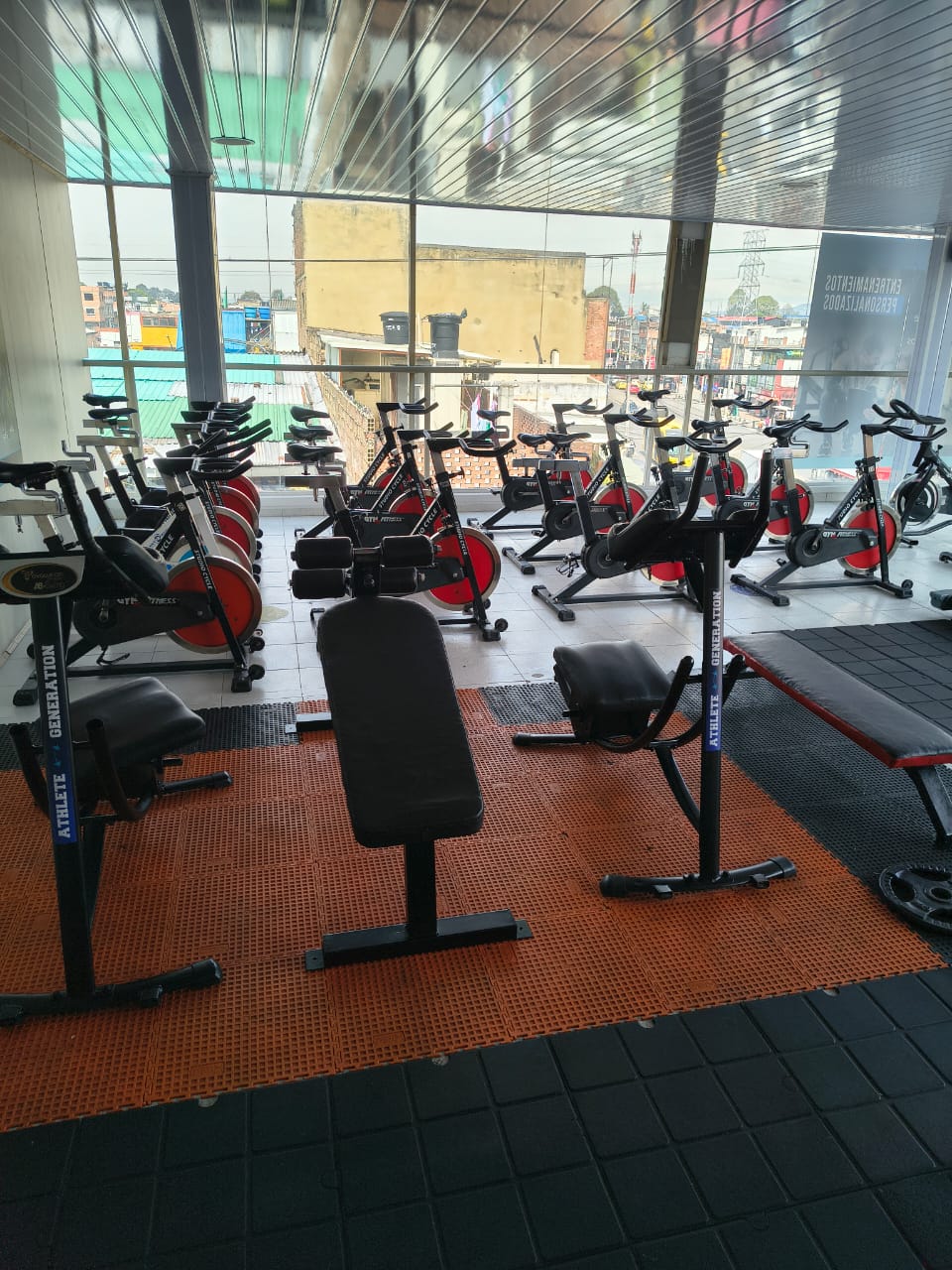 Zona de spinning y cardio